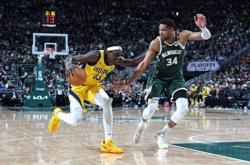 lol全球总决赛-雄鹿后卫状态火爆，单节狂砍分引领球队的简单介绍