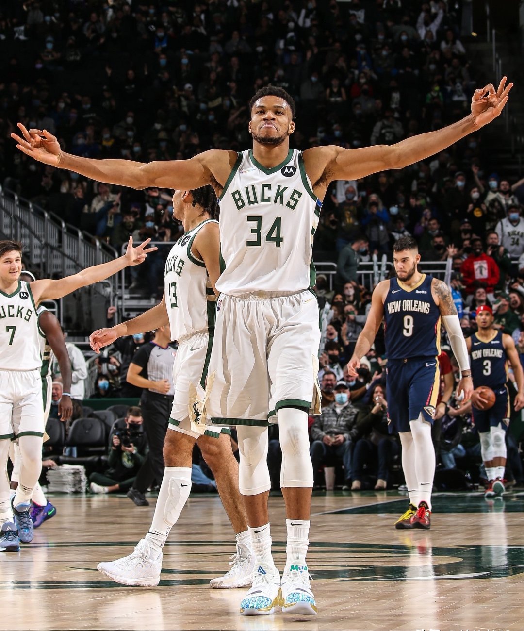 雄鹿轻松横扫马刺,保持不败纪录 雄鹿轻松横扫马刺,保持不败纪录