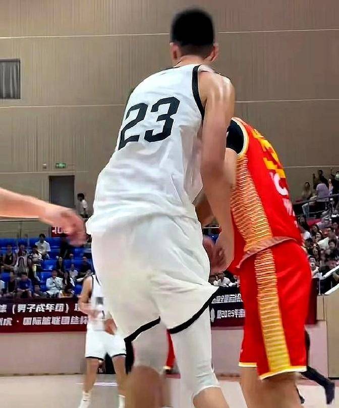 青年比赛进行中,新晋明星崭露头角的简单介绍 青年比赛进行中,新晋明星崭露头角的简单介绍