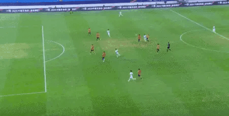 包含皇家社会惊险逆转，继续稳居中游的词条