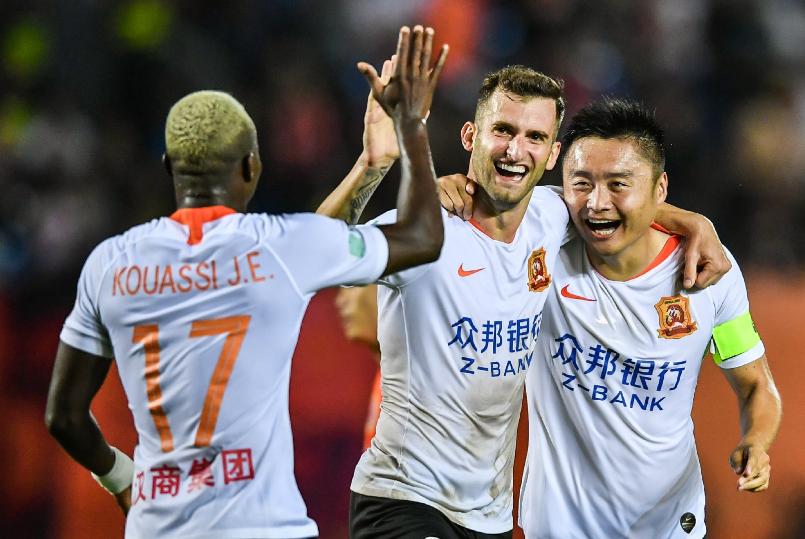 苏宁主场大胜深圳,继续领跑积分榜的简单介绍 苏宁主场大胜深圳,继续领跑积分榜的简单介绍