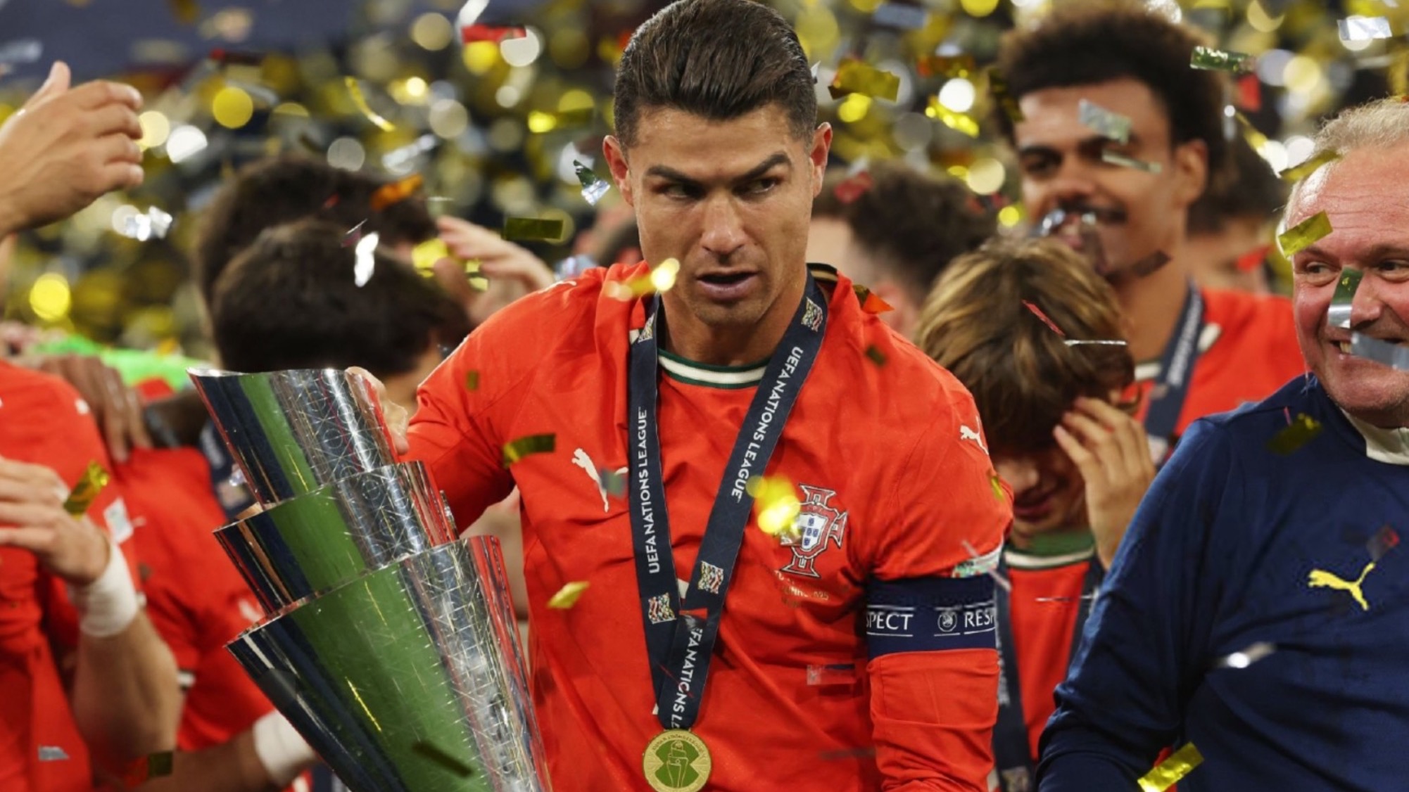 葡萄牙足球巨星引发球迷狂热争议