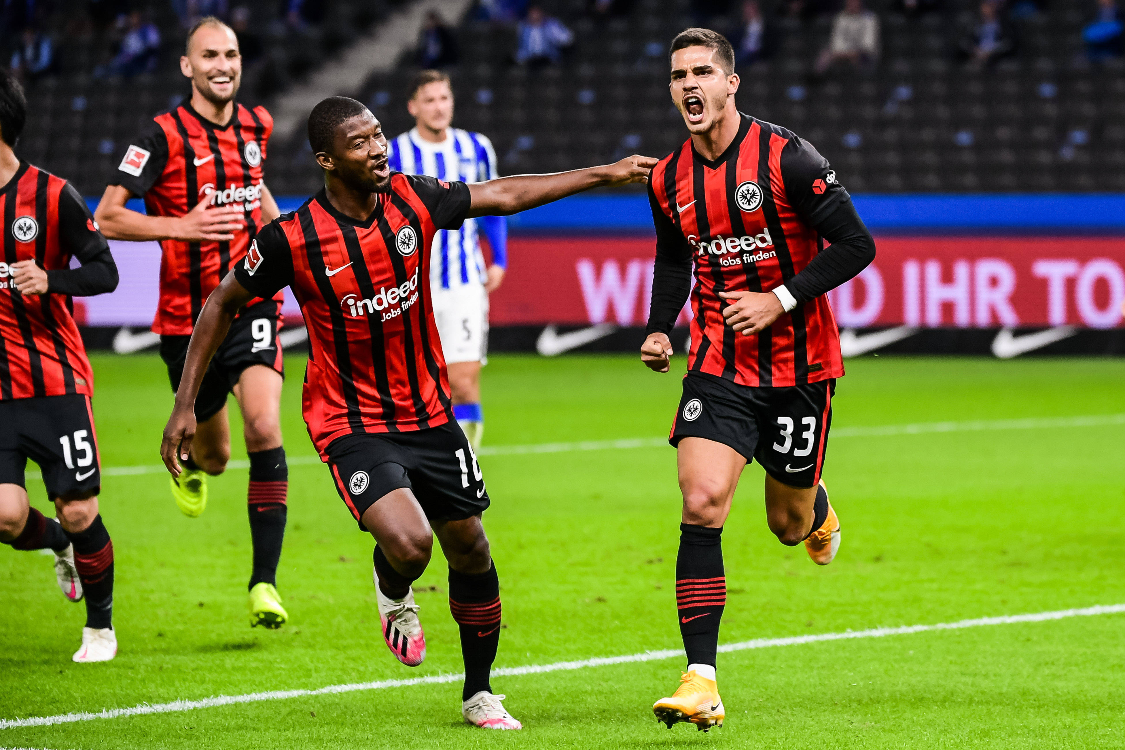 包含法兰克福凭借主场之利，豪取三分晋级的词条