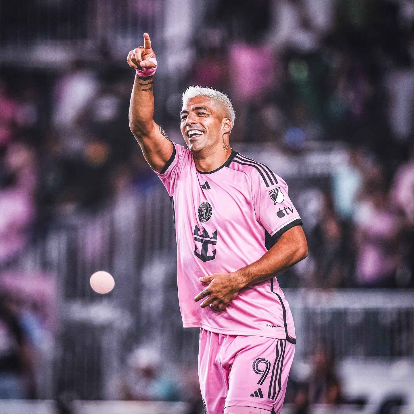 关于罗马翻盘拜仁，苏亚雷斯打破历史纪录的信息