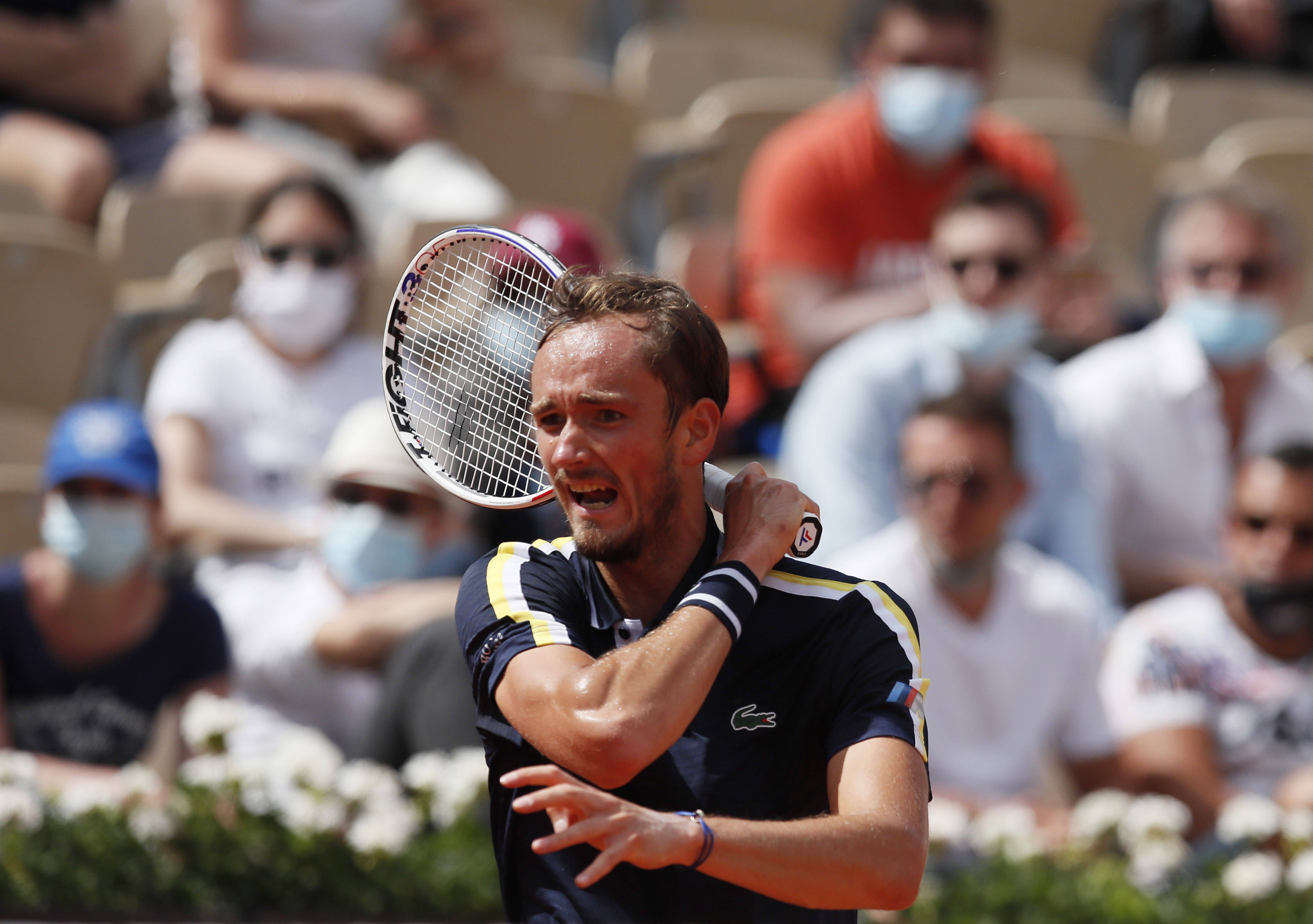 日本网球队鏖战美国网球队，梅德韦杰夫制霸全场的简单介绍